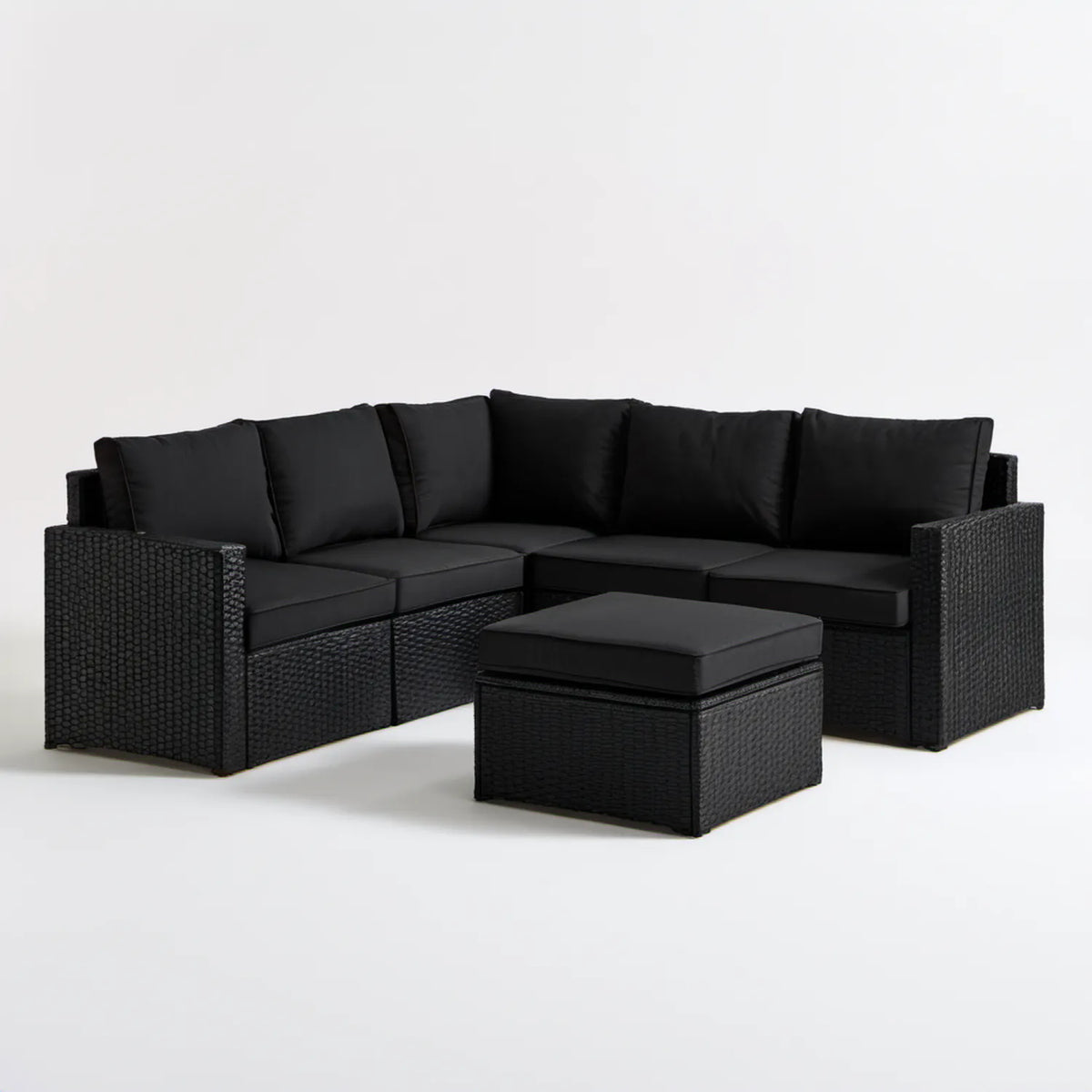 Czarny narożnik modułowy w kształcie L z pufą 210 x 210 x 70 cm, plecionka PE